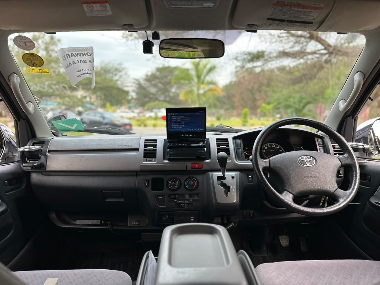 TOYOTA HIACE VAN LONG thumbnail 4
